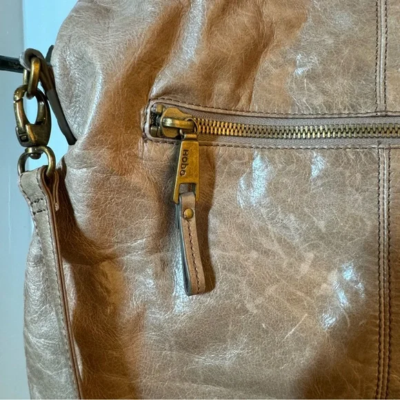 Unique and classy Taupe Hobo bag with convertible strap and kiss lock pocket - Picture 14 of 16